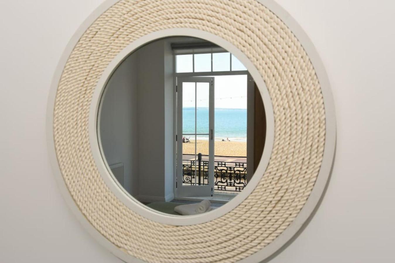 Air Maison - Stunning Beach Front Apartment Πόρτσμουθ Εξωτερικό φωτογραφία