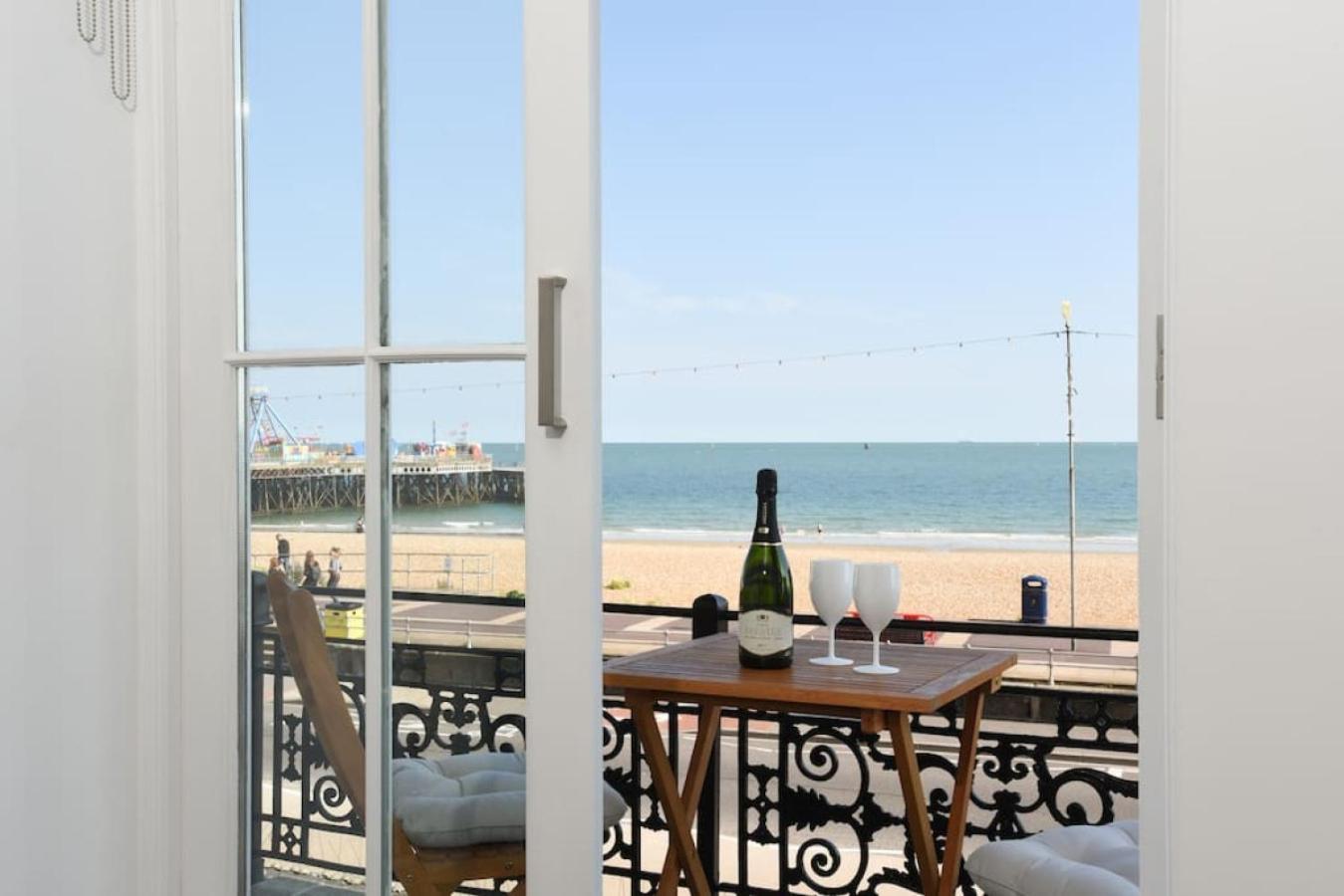 Air Maison - Stunning Beach Front Apartment Πόρτσμουθ Εξωτερικό φωτογραφία